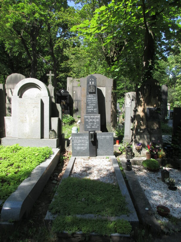 Rodinná hrobka na Olšanských hřbitovech. 