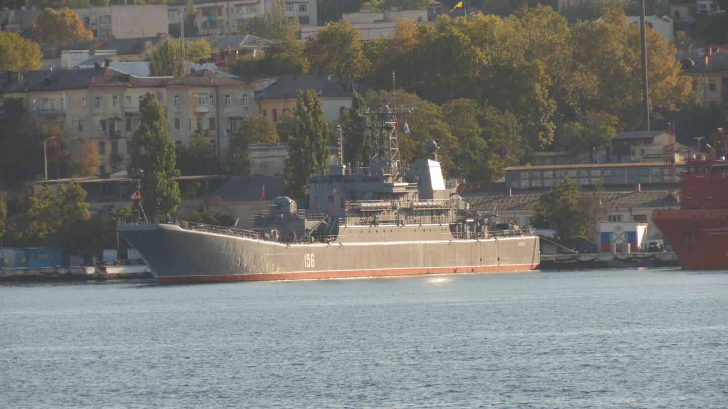 Ruská útočná loď Jamal v Sevastopolu