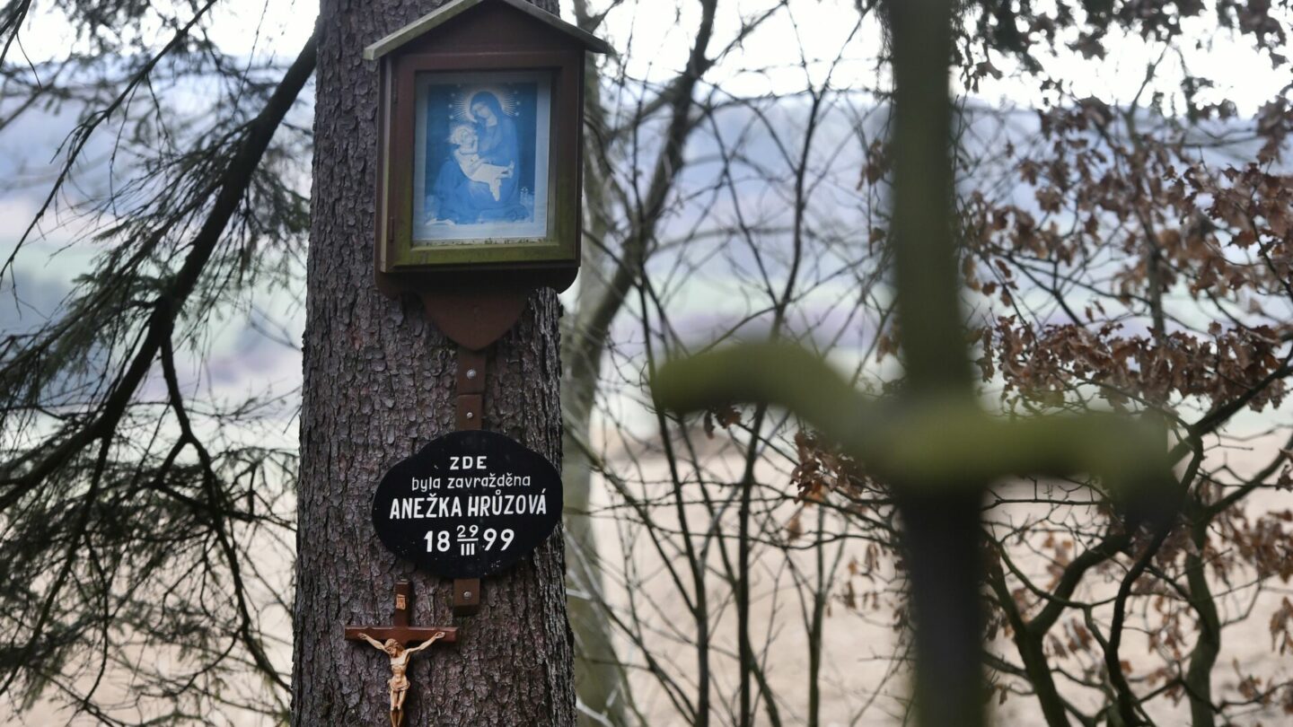 Pieta na místě nálezu těla Anežky Hrůzové v lese Březina poblíž Polné u Jihlavy.