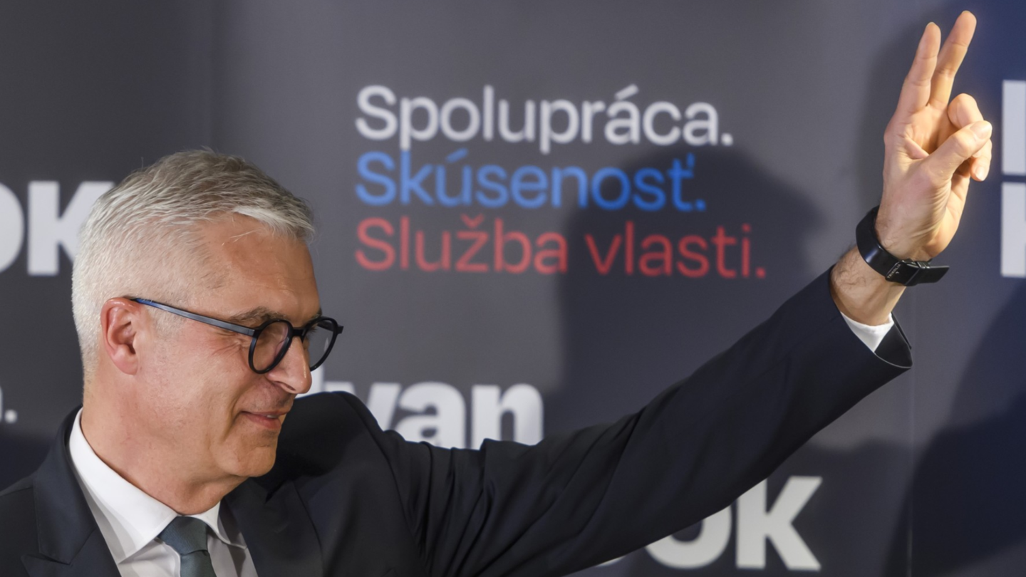 Voliči na Slovensku v sobotu rozhodnou o tom, zda novým prezidentem země bude diplomat Ivan Korčok (na fotografii), nebo předseda parlamentu a vládní strany Hlas-sociální demokracie (Hlas-SD) Peter Pellegrini.