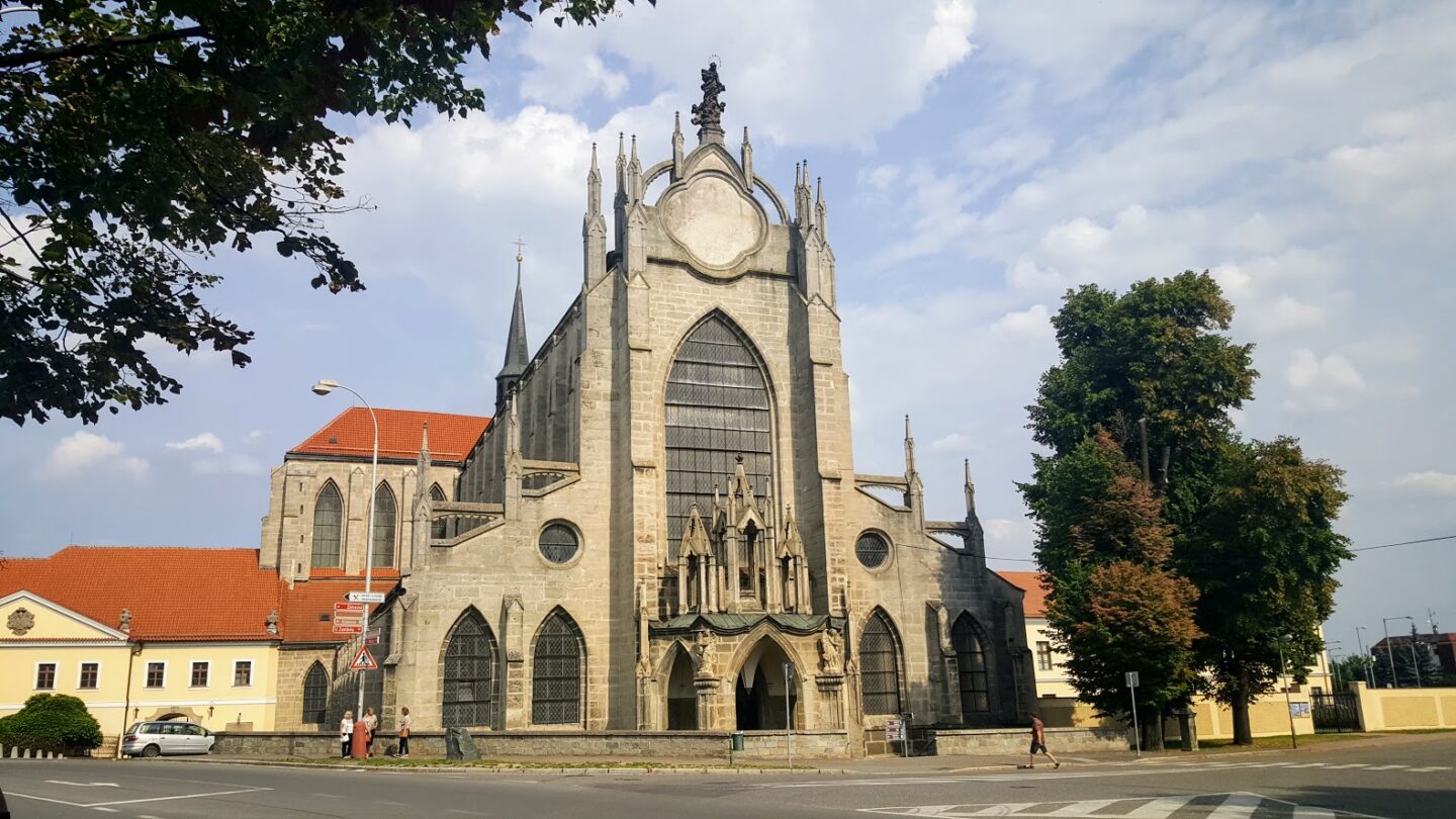 Monumentální katedrála Nanebevzetí Panny Marie a svatého Jana Křtitele v Sedlci je dnes už součástí Kutné Hory. 
