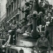 Karafiátová revoluce svrhla roku 1974 diktaturu v Portugalsku.