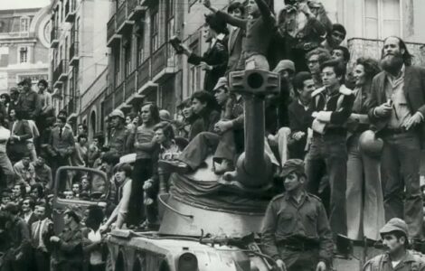 Karafiátová revoluce svrhla roku 1974 diktaturu v Portugalsku.