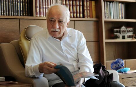 Pětasedmdesátiletý islámský duchovní Fethullah Gülen obviněný ze snahy svrhnout tureckou vládu.