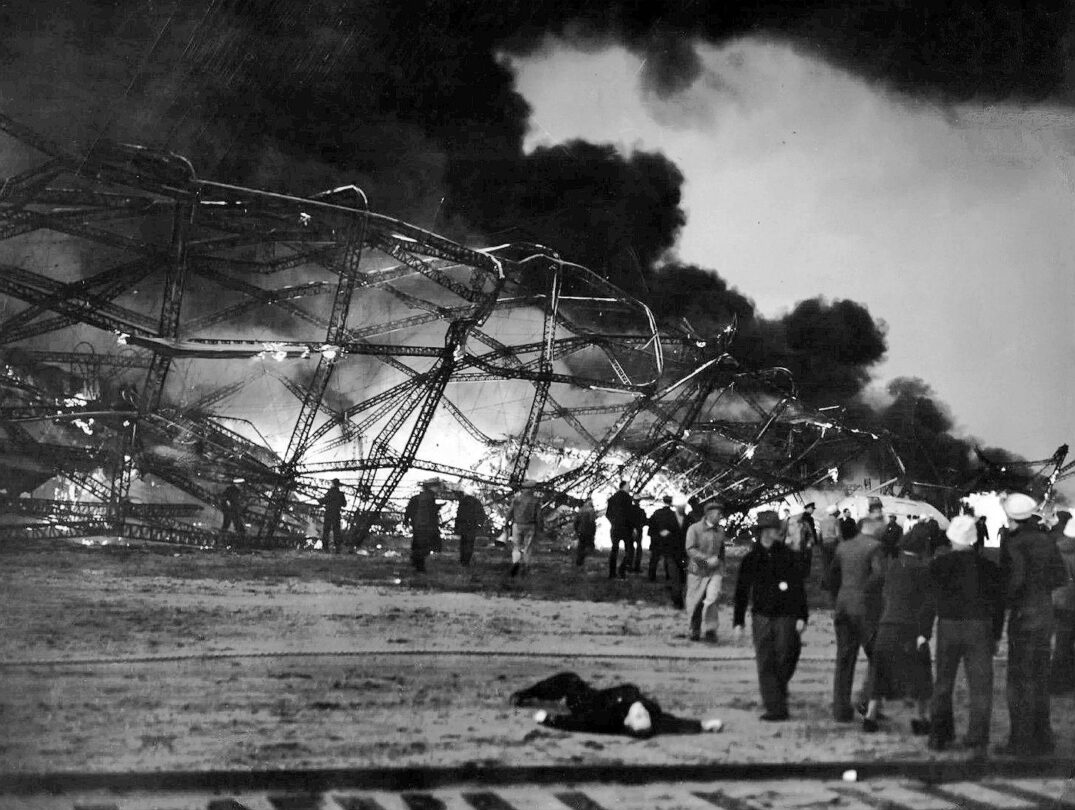 Zkáza vzducholodi Hindenburg přinesla pětatřiceti lidem smrt.