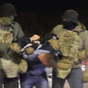 Zatýkání jednoho z účastníků připravovaného atentátu příslušníky SBU. 