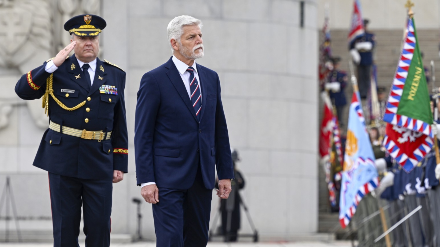 Ilustrační foto (Prezident Petr Pavel na přehlídce při pietním aktu na Vítkově u příležitosti oslav Dne vítězství, 8. května 2024, Praha.)