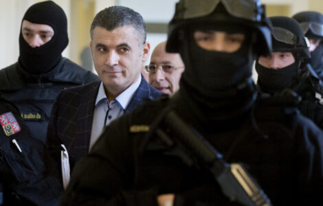 Agent Hizballáhu Alí Fajád u pražského soudu v roce 2014
