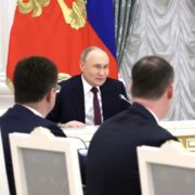 Ruský prezident Vladimir Putin během prvního jednání s novou vládou 14. května 2024.