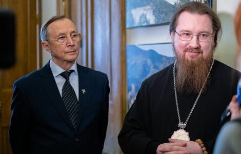 Spisovatel Nikolaj Burljajev a pravioslavný biskup Feodorit.