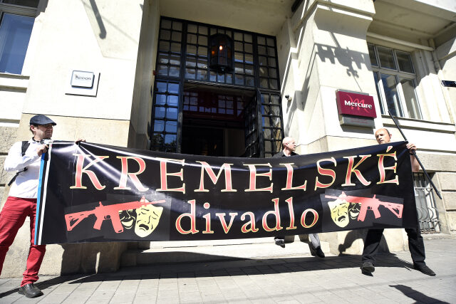 V Ostravském hotelu Mercure proběhla 1. září tisková konference k otevření prvního zastupitelského centra samozvané Doněcké lidové republiky v Evropě se sídlem v Ostravě. Před hotelem protestovala asi desítka odpůrců.