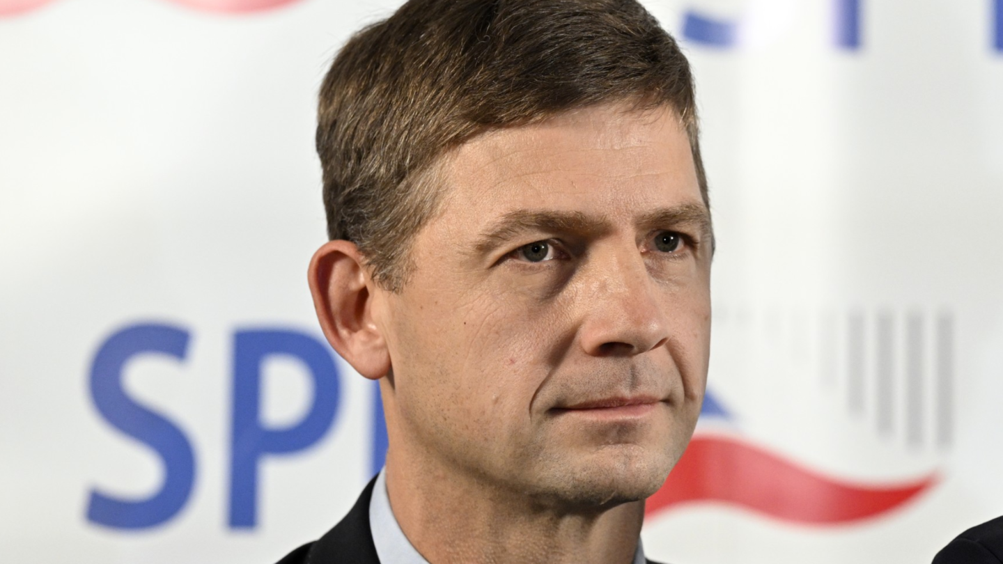 Petr Mach (SPD) na tiskové konferenci po jednání celostátní konference SPD, na které budou představeni kandidáti do voleb do Evropského parlamentu.