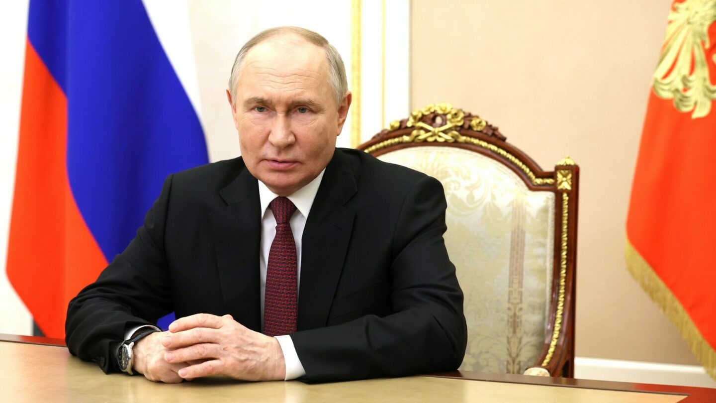 Ruský prezident Vladimir Putin během videoposelství u příležitosti Dne pohraniční stráže na konci května.