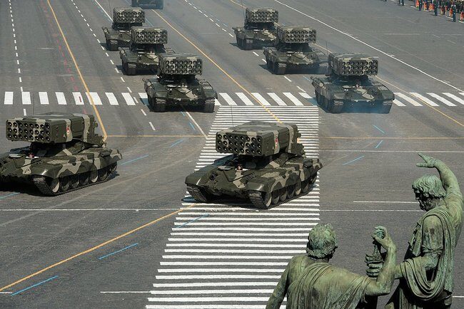 Ruské těžké plamenomety TOS-1A.