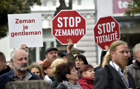 Tichý protest proti Miloši Zemanovi ve Zlíně