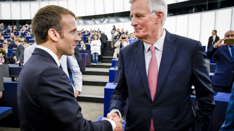 Emmanuel Macron a Michel Barnier