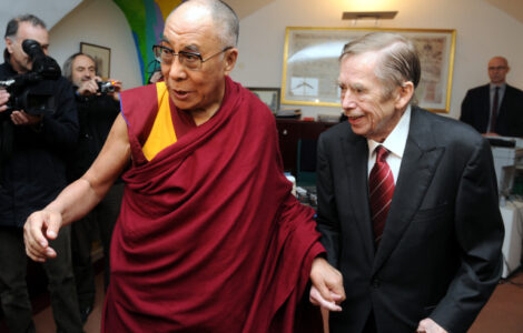 Dalajlama navštívil Prahu v prosinci 2011 krátce před smrtí Václava Havla.