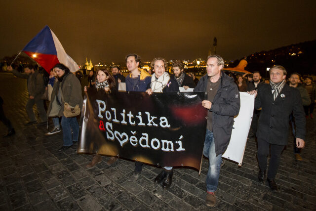Je naléhavě potřeba si ujasnit, co konkrétně nyní nejvíce ohrožuje naši demokracii.