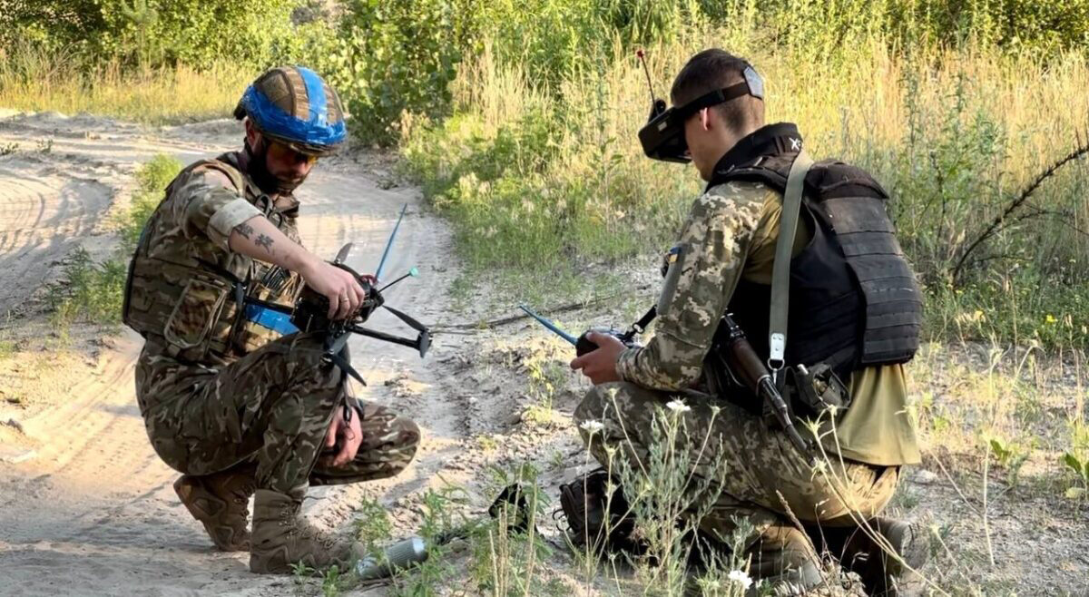 Ilustrační foto (Ukrajinští operátoři FPV dronů)
