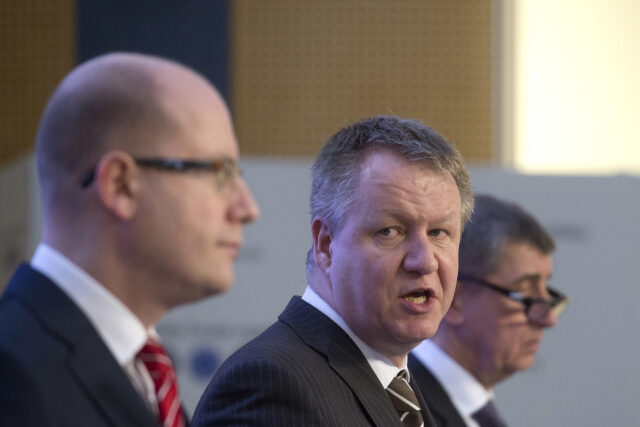 Premiér Bohuslav Sobotka, ministr zdravotnictví Svatopluk Němeček a ministr financí Andrej Babiš