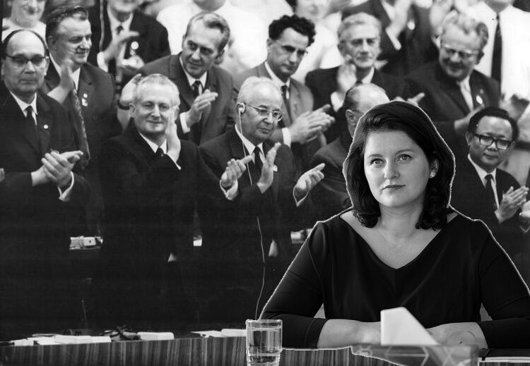 Výkon předsedkyně SOCDEM Janě Maláčové by nejspíš přišel přehnaný i normalizačnímu premiérovi Lubomíru Štrougalovi.