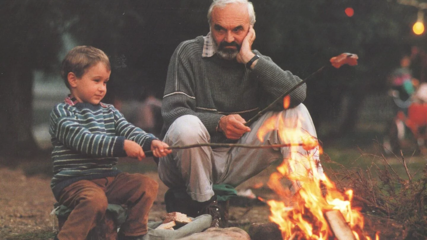 Kolja (1996): Andrej Chalimon a Zdeněk Svěrák jako „fingáčem“ vyženěný Rusáček a jeho otčím na cestě za společným sblížením.