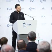Ukrajinský prezident Volodymyr Zelenskyj při projevu na Mnichovské bezpečnostní konferenci v únoru 2025.