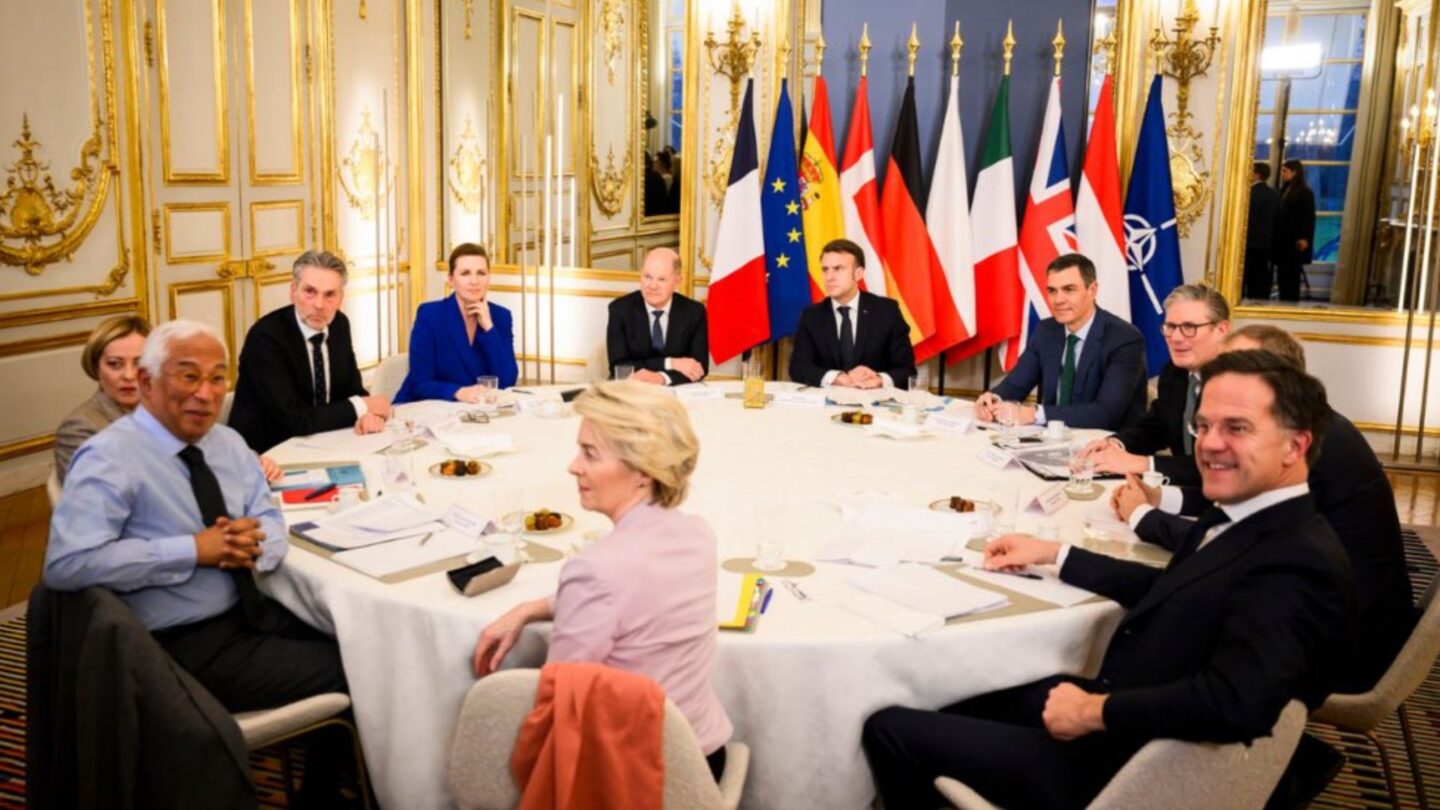 Francouzský prezident Emmanuel Macron uspořádal v Paříži summit na podporu Ukrajiny.
