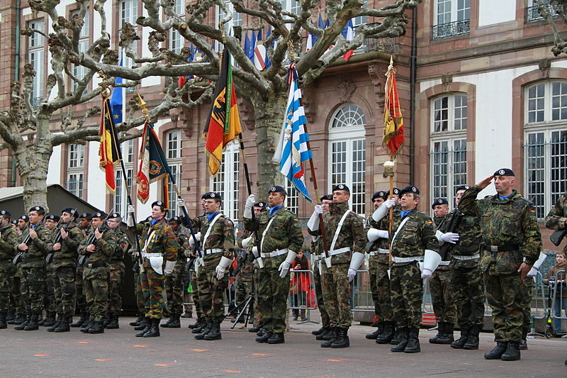 Eurocorps při převzetí zbraní na konci mise v Afghánistánu,