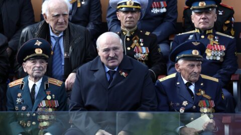 Alexandr Lukašenko na vojenské přehlídce v Moskvě v roce 2023.