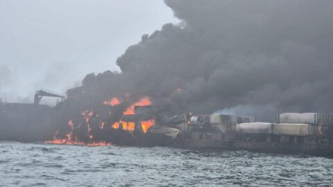 Hořící tanker v Severním moři.