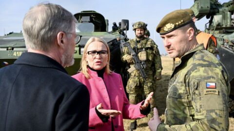 Návštěva premiéra Petra Fialy (ODS) u 4. brigády rychlého nasazení v Žatci při příležitost 26 let od vstupu Česka do NATO.