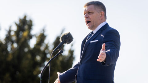 Robert Fico na pietním shromáždění na bratislavském Slavíně