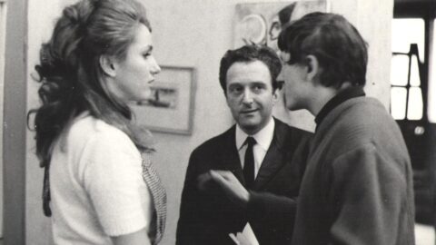 Nezvaný host (1969): Iva Šašková a Jiří Hálek v rolích přepadené manželské dvojice, režijní pokyny jim udílí Vlastimil Venclík.