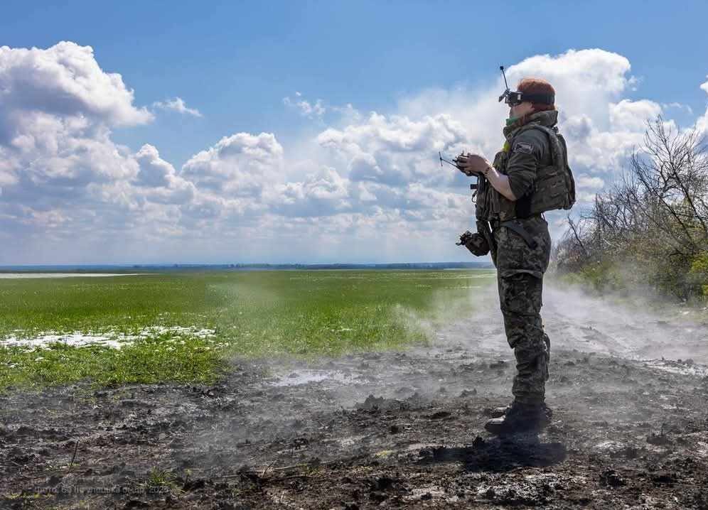 Česká dobrovolnice bojuje v řadách 60. samostatné ukrajinské brigády jako operátorka dronů.