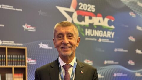 Andrej Babiš na konferenci v Budapešti
